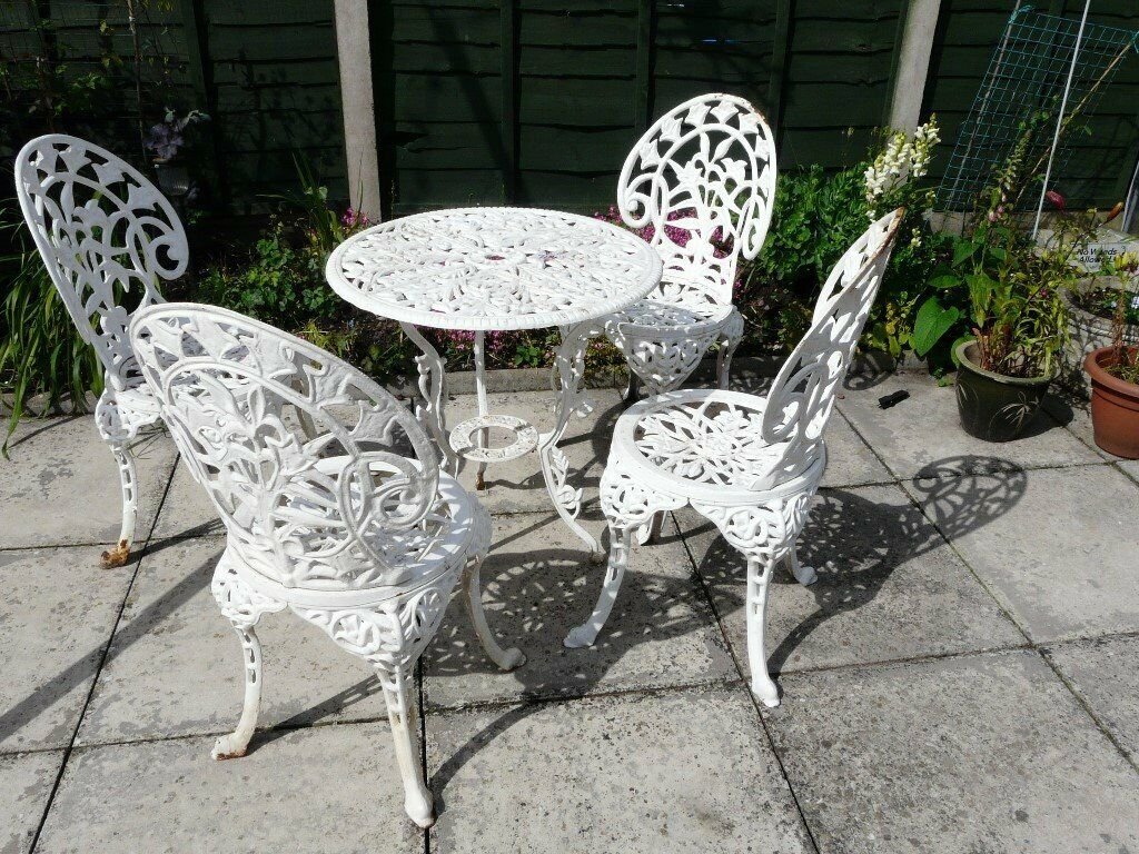 heavy cast iron garden table & 4 chairs - original | in willenhall