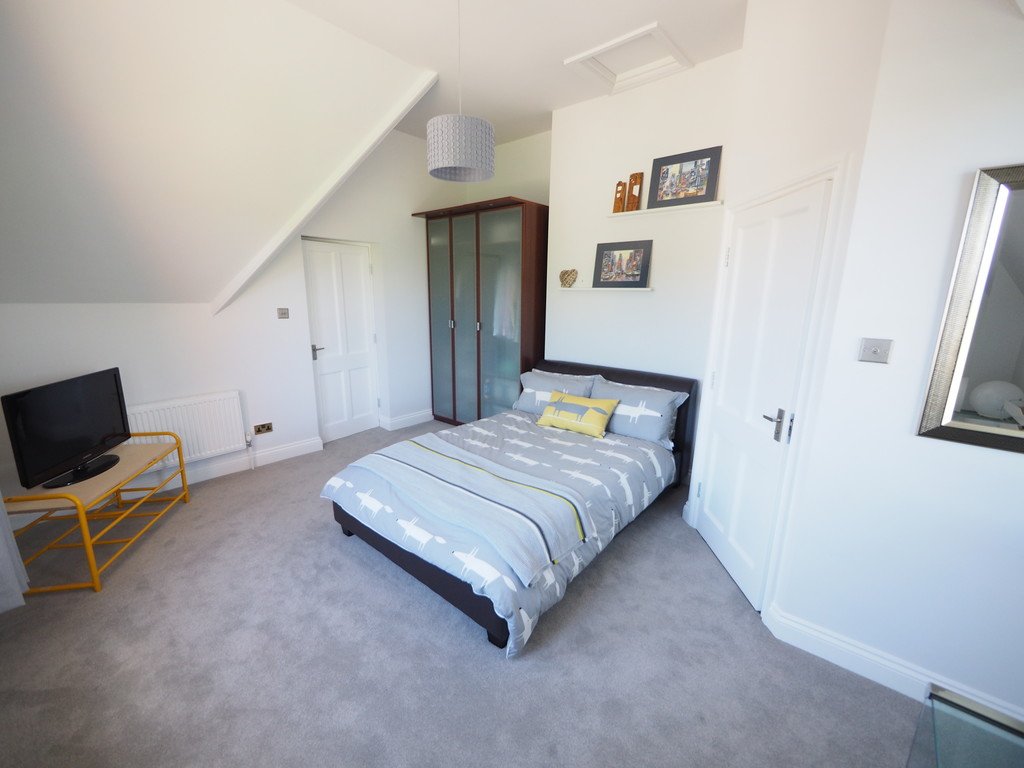 martin & co guisborough 5 bedroom link detached house let in pease