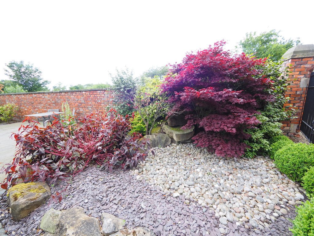 martin & co guisborough 5 bedroom link detached house let in pease