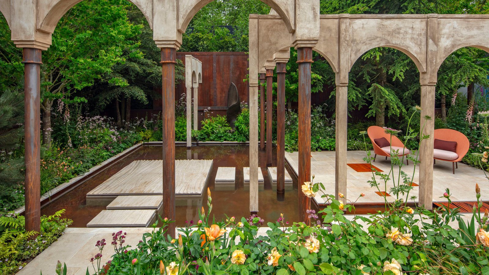 jo thompson wedgwood garden scoops silver at the chelsea flower show