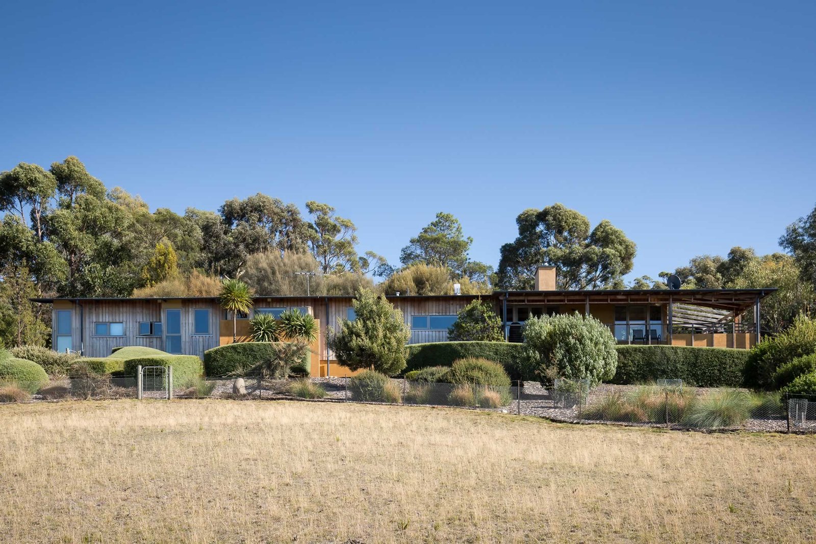 manuka road courtyard garden, kettering, tasmania