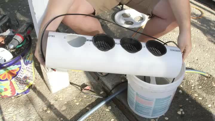Video: How to Make a PVC Pipe Hydroponic System for Four ...