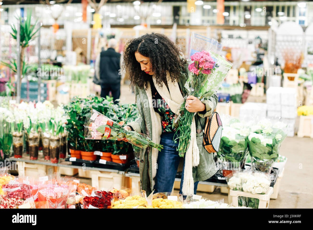 weibliche florist auswahl blumen an neuen covent garden flower