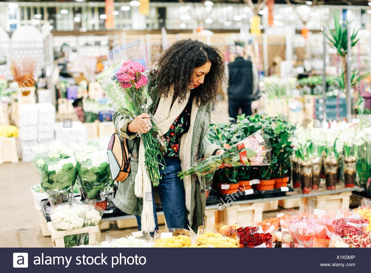 weibliche florist auswahl blumen an neuen covent garden flower