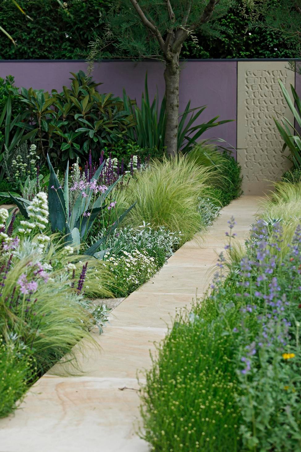 garden gallery - rhs chelsea flower show 2011 - the cancer research