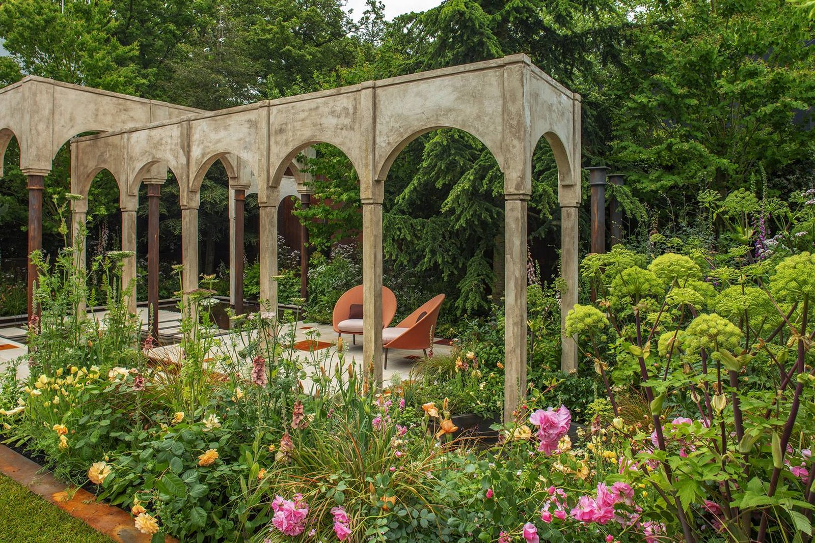 wedgwood celebrates 260 years with special chelsea flower show