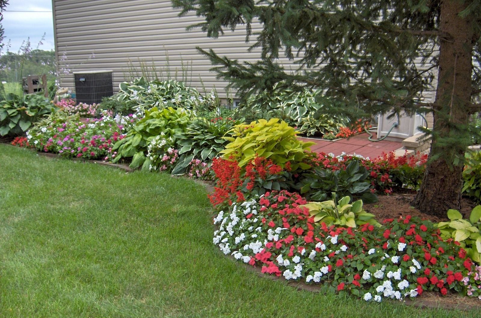 beautyful and creative flower bed ideas to try - jihanshanum | flower