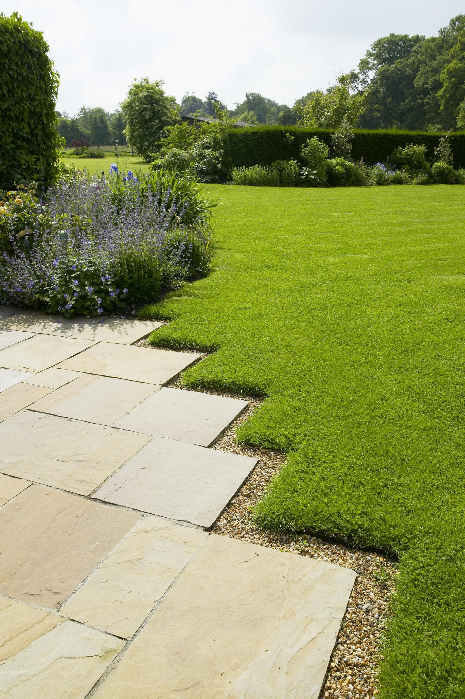 45+ gorgeous backyard landscape with edging lawn design ideas