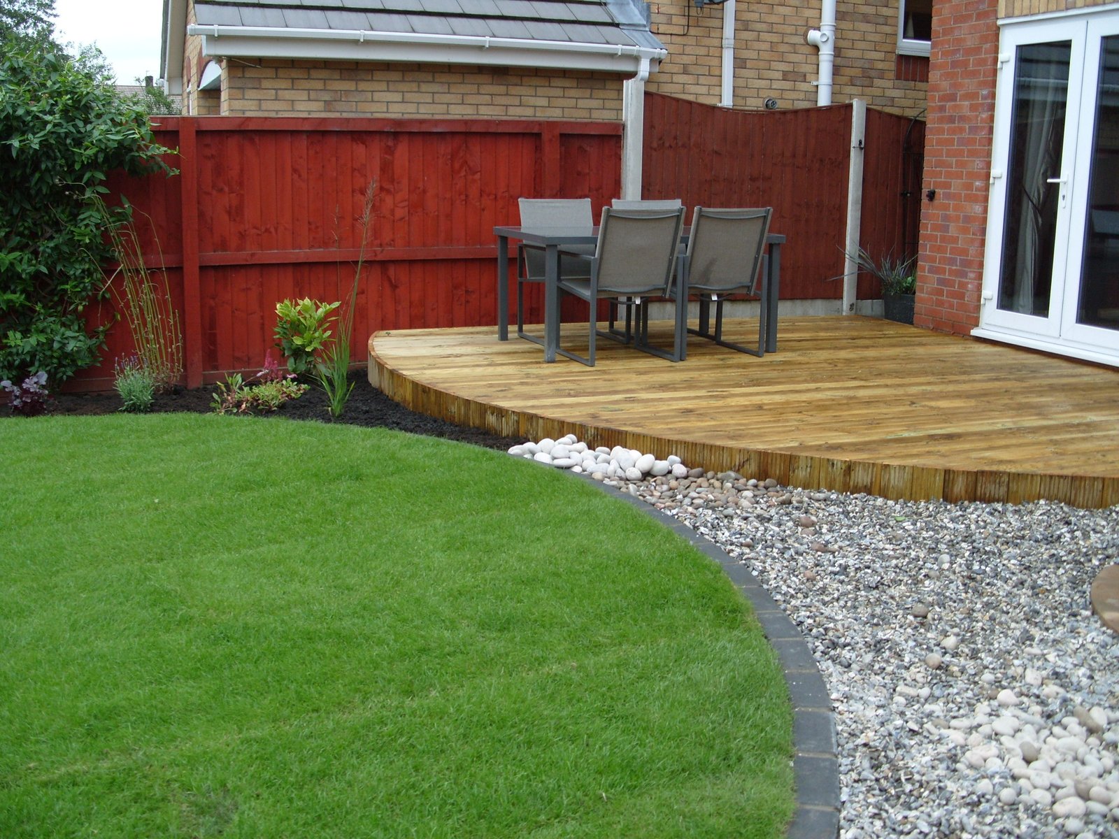small family garden : angie barker trading as garden design for all