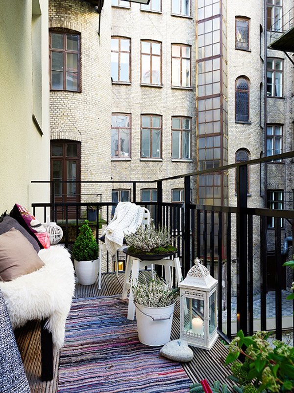 white-balcony-gardens