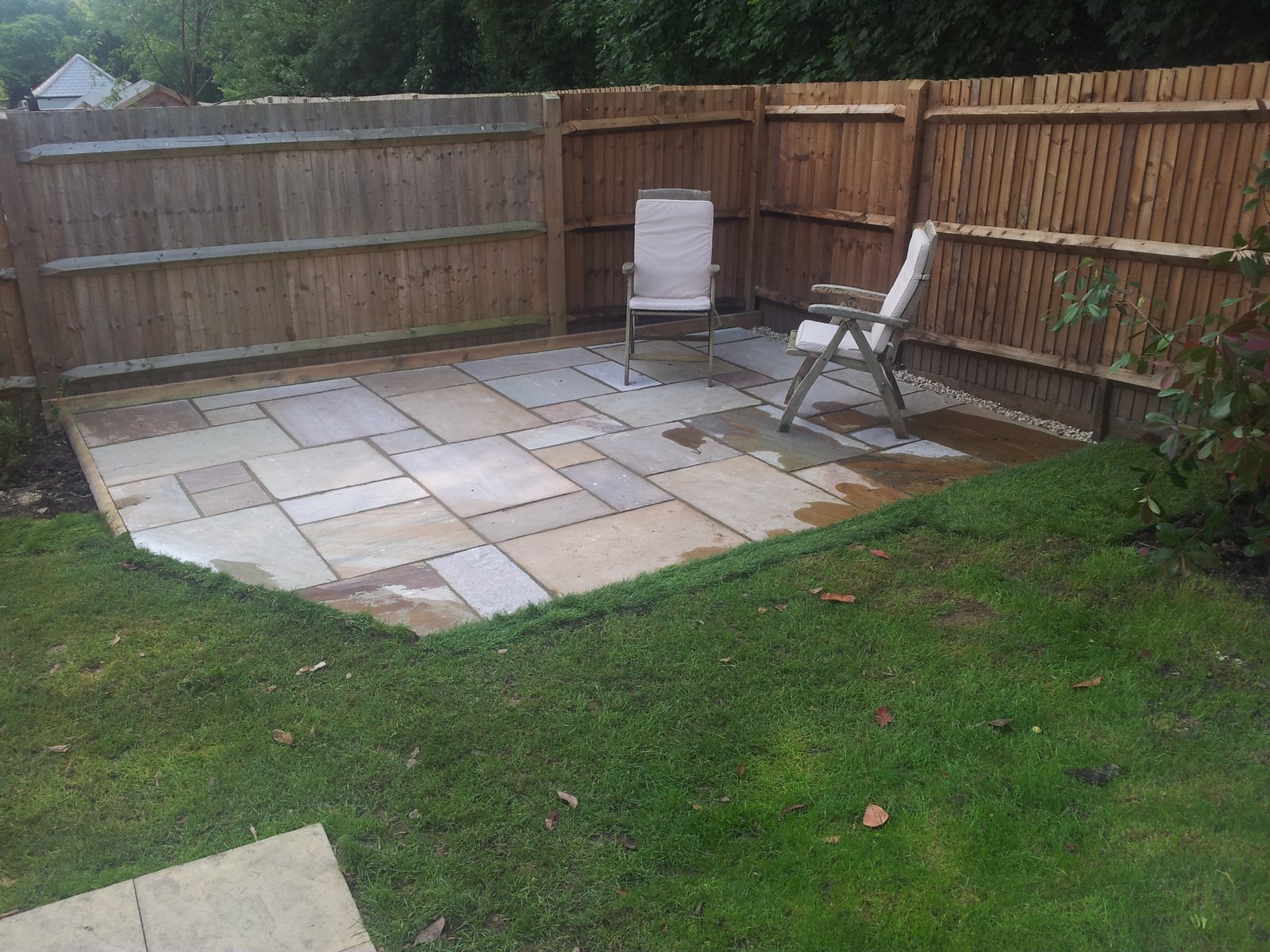 practical corner patio - haywards heath landscapes