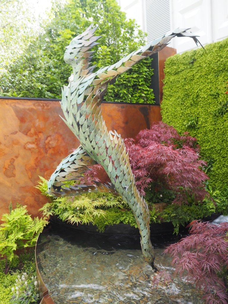 14 garden sculptures from 2016 rhs chelsea flower show - guide london