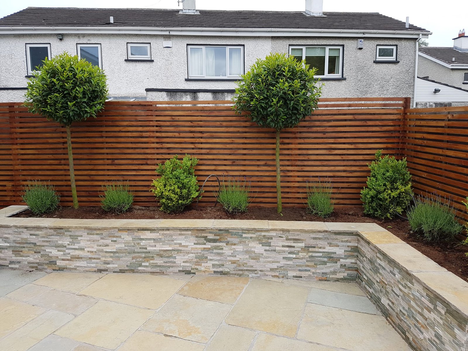 raised planter seating | raised garden beds | garden design