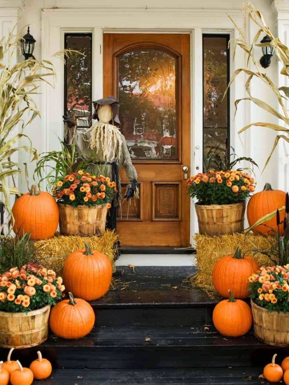 46 of the coziest ways to decorate your outdoor spaces for fall