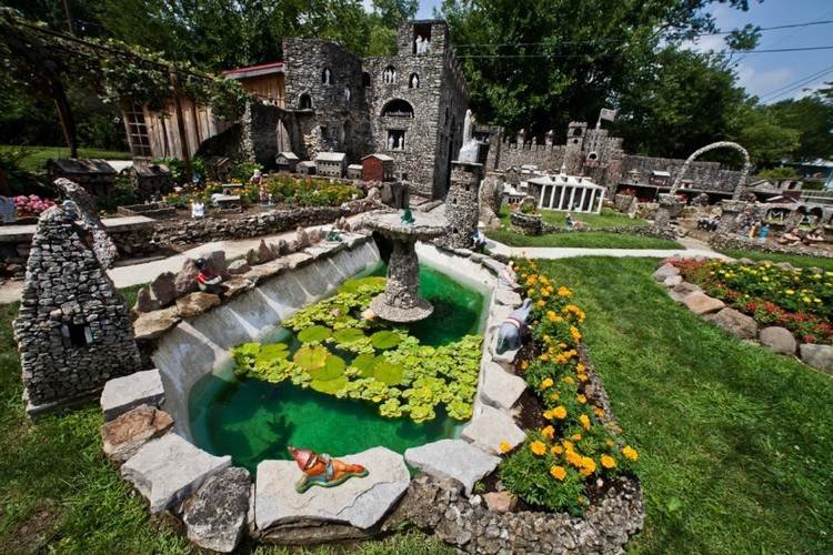 20 DIY Ideas for Garden Decor with Pebbles and Stones ...