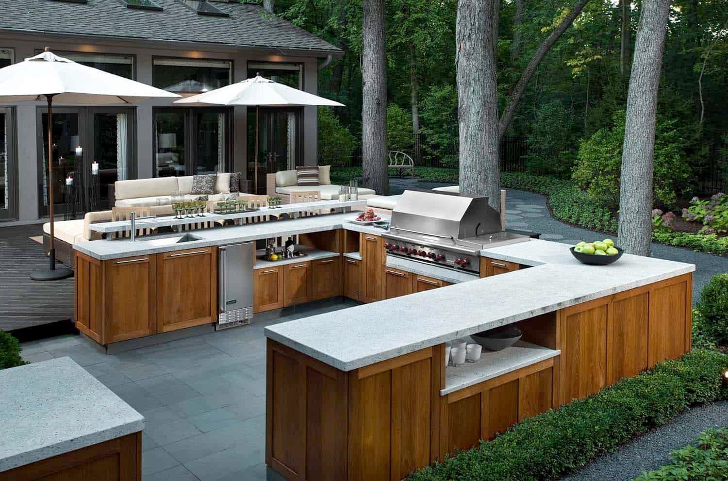 20+ spectacular outdoor kitchens with bars for entertaining