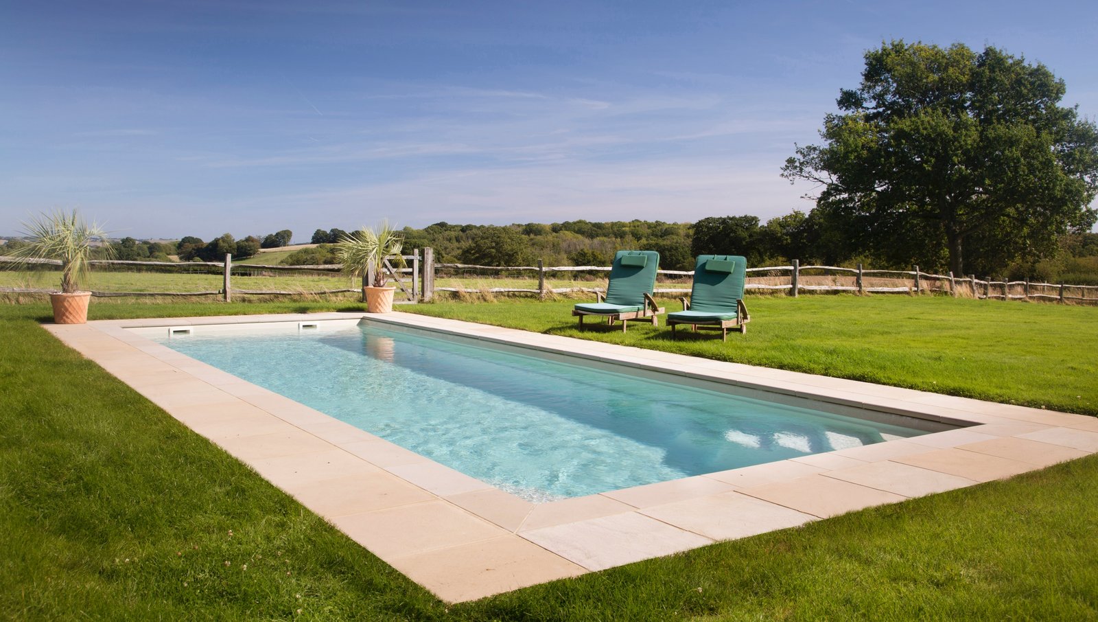 luxe one piece fiberglass swimming pools | paramount pools